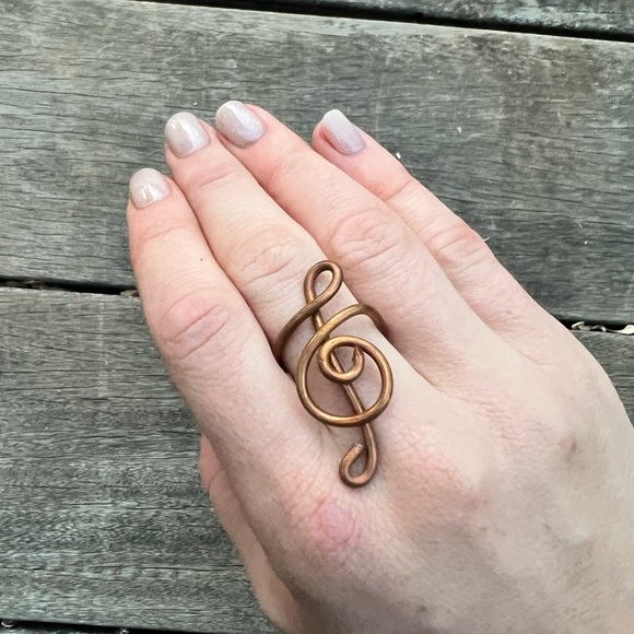 Copper treble clef ring - Picture 2 of 3